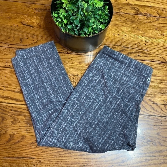Lululemon Wunder Under Heathered Herringbone Pattern Gray Cropped Tight Size 6. - Picture 9 of 9
